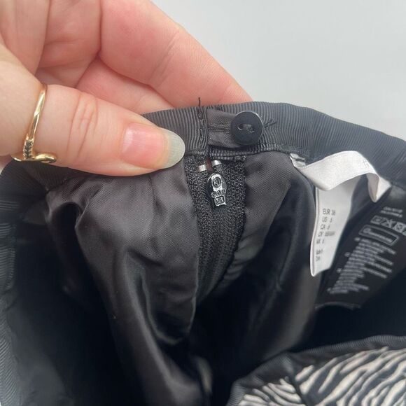 H&M Women's Pencil Skirt Straight Mini Animal Print Zip Black White zebra 6 - Picture 7 of 9